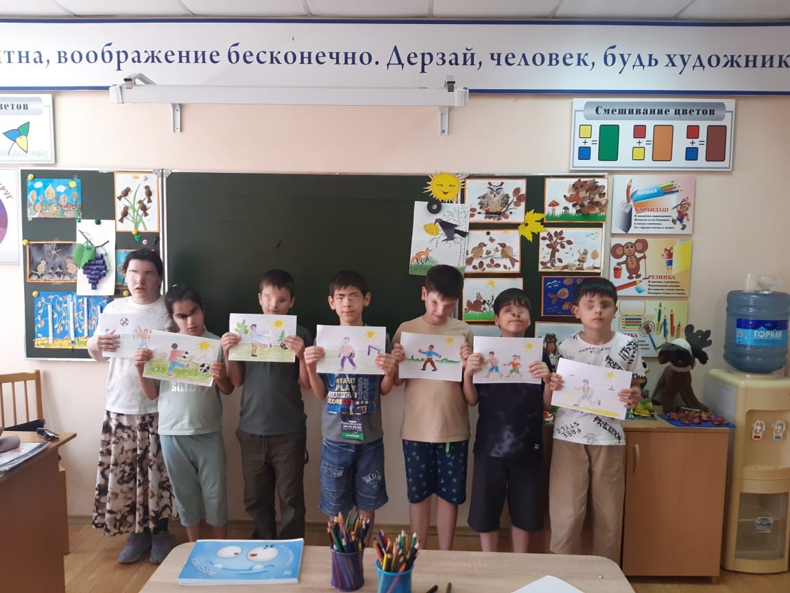 В лагере дневного пребывания в начальных и старших классах Центра проведены конкурсы рисунков «Спорт и здоровье», «Полезные привычки» .