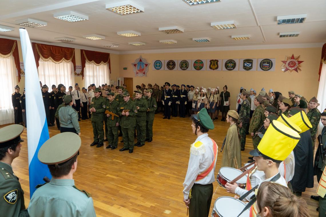 «Парад войск» - торжественное празднование Дня защитника Отечества в старших классах Центра..